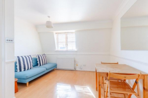 Cosy 1BD Flat City Views and Easy Transport Links